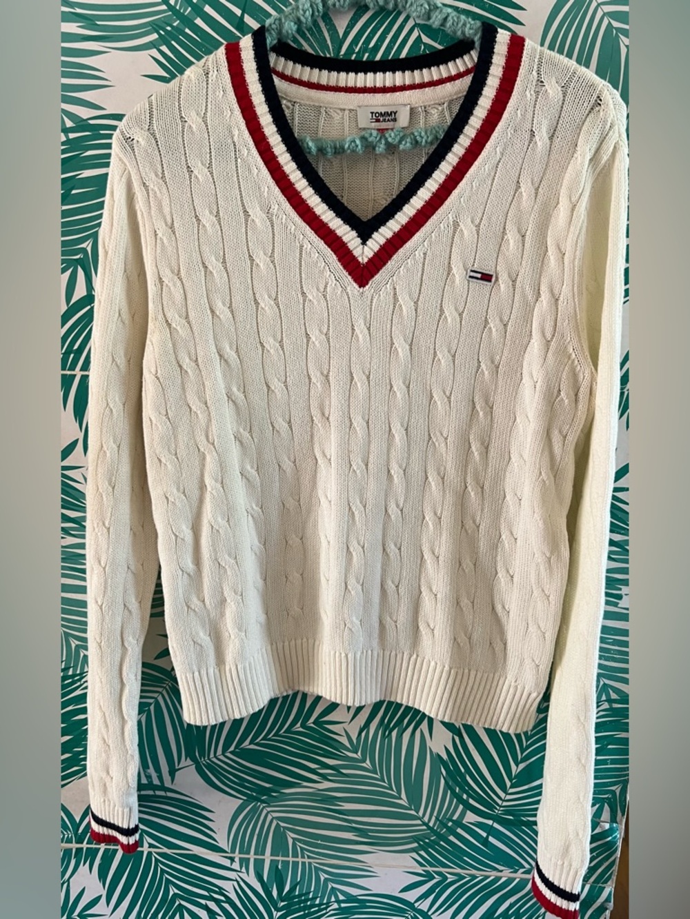 Tommy Hilfiger Cream Cable-Knit V-Neck Sweater with Red & Navy Trim sz L